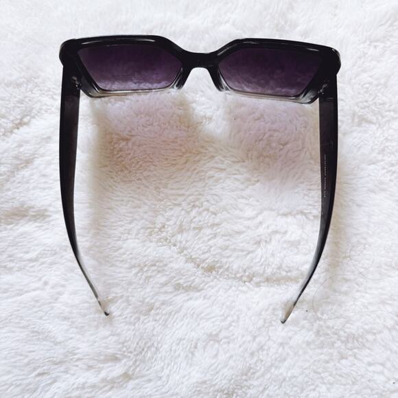 Junia Clear Black Oversized Sunglasses - Picture 6 of 10
